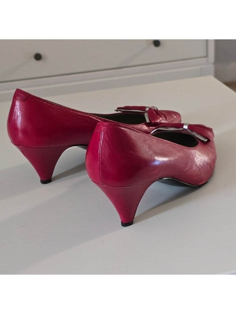 Vintage 80s leather pointed toe pumps with bow - Picture 5 of 12